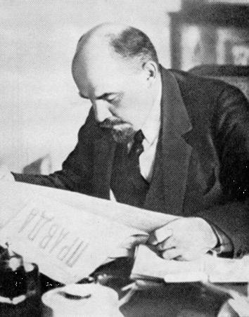 Lenin lendo o Pravda