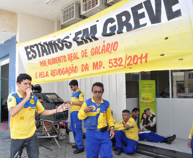 Trabalhadores dos Correios lutam contra privatização e por salário digno