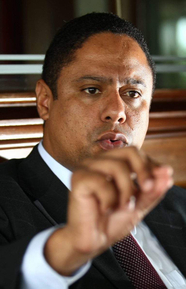 Corrupção causa demissão de ministro do PCdoB