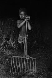 Trabalho escravo infantil - 30% das crianças e jovens brasileiros vivem na probreza