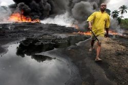 Shell provoca derramamento de petróleo na Nigéria