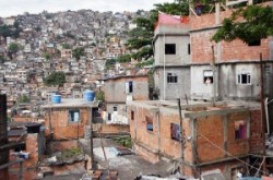 Mais de 11 milhões brasileiros vivem em moradias irregulares