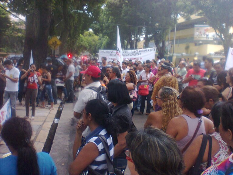 Trabalhadores no Pará vão às ruas no 1° dia da Greve Nacional da Educação