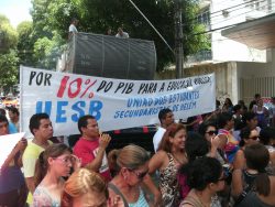 Trabalhadores da educação no Pará vão às ruas no 1° dia da Greve Nacional da Educação