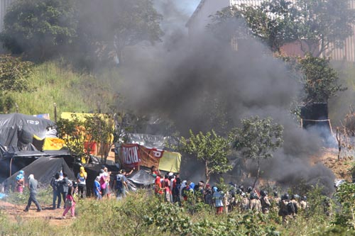 Polícia invade Ocupação Eiana Silva e desmonta barracos com violência