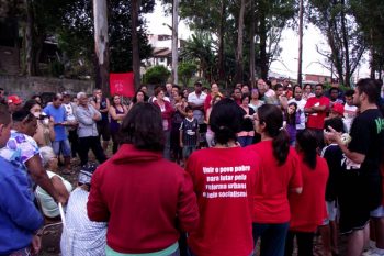 Moradores ocupam terreno em São Paulo e exigem construção de Centro Comunitário