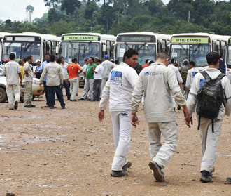 Operários cruzam os braços em Belo Monte