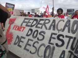 FENET participa de marcha que reúne 15 mil manifestantes em Brasília  