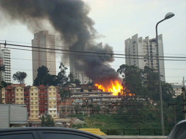 Incêndio em favelas de São Paulo