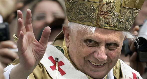 O Papa renuncia e expõe a grave crise na igreja