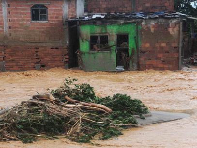 Pedido de solidariedade às vítimas das enchentes no RJ