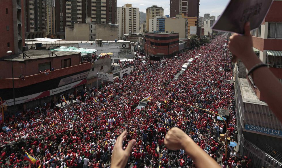 Milhões de venezuelanos homenageiam Hugo Chávez