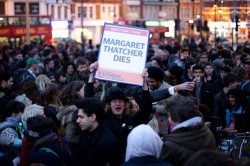 Britânicos festejam morte de Margaret Thatcher, a bruxa – 4
