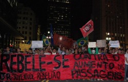 Ato contra aumento de tarifa do transporte público reune milhares na capital paulista