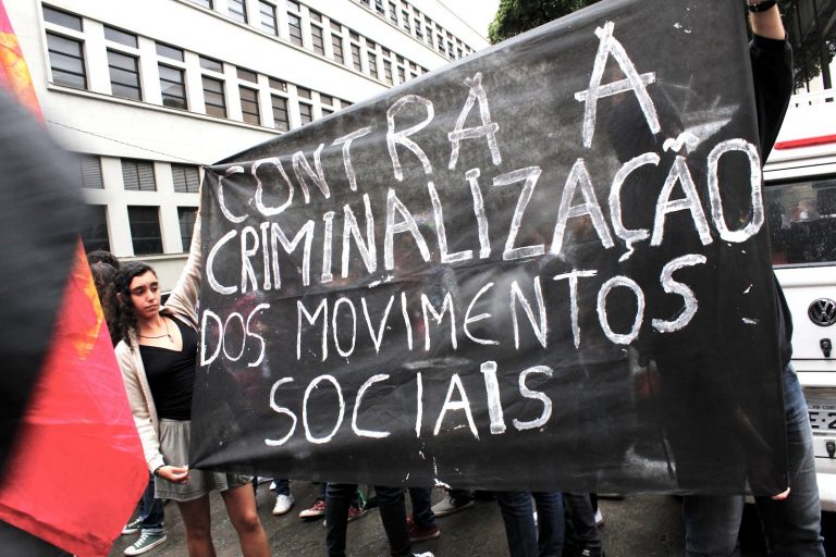 Não à criminalização dos movimentos sociais! Abaixo a repressão!