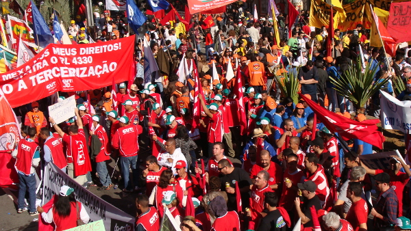 Dia Nacional de Lutas leva milhares de trabalhadores às ruas