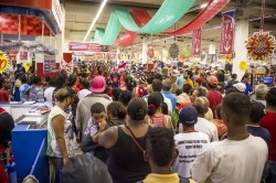 300 famílias organizadas pelo MLB ocupam Hipermercado em Belo Horizonte