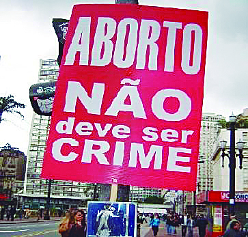 Descriminalização do aborto: debater ou omitir?