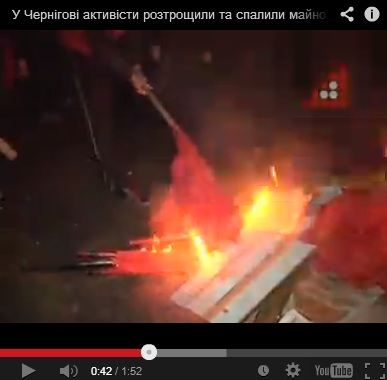 Fascistas ucranianos invadem sede do Partido Comunista e queimam tudo