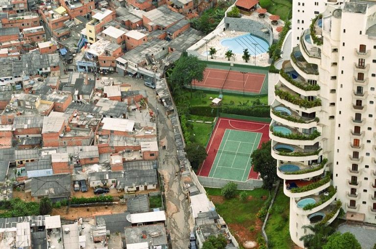 Direito à cidade: um século de apartheid no Brasil