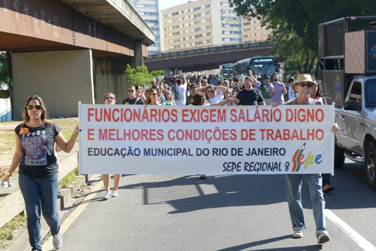 Professores do Rio em greve por 20% de reajuste