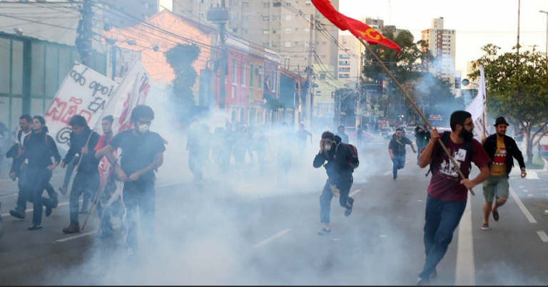 Governo do PSDB reforça a repressão e metroviários resistem