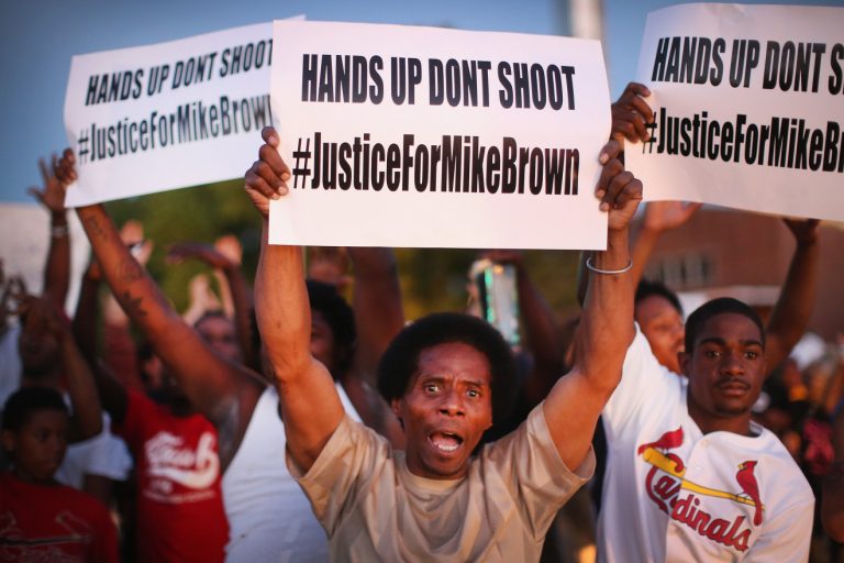 Dos Estados Unidos ao Brasil: a morte do povo negro nas mãos da polícia