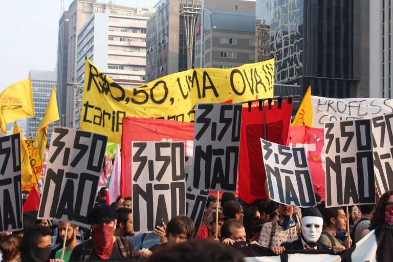 Luta contra o aumento da tarifa do transporte esquenta em São Paulo