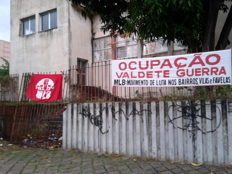 MLB realiza ocupação em prédio dos Correios, em Fortaleza