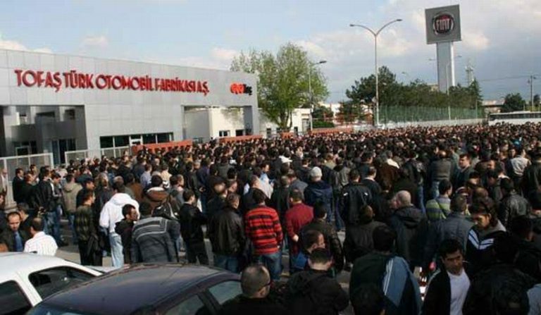 Milhares de metalúgicos entram em greve na Turquia