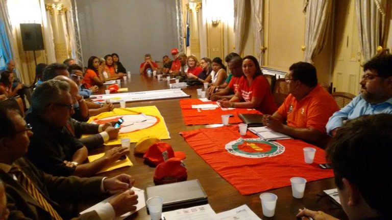 Movimentos entregam pauta de reivindicações ao governador de Pernambuco