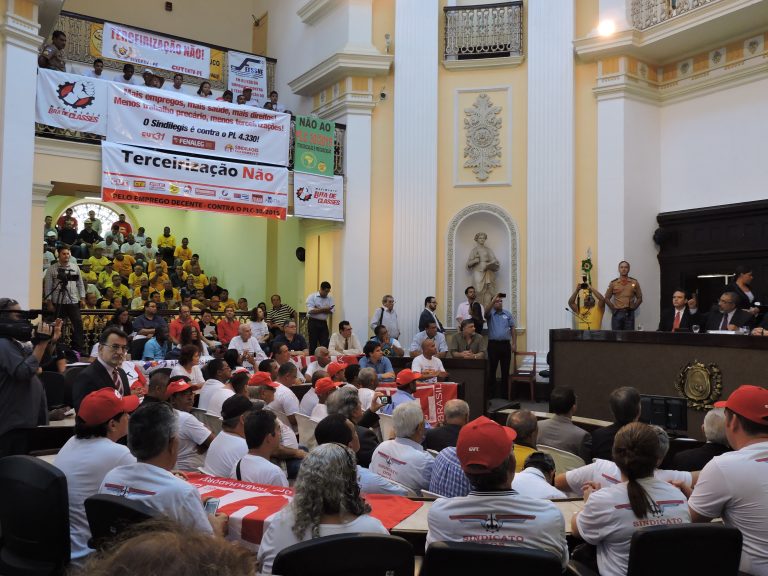 MLC participa de audiência pública contra a terceirização