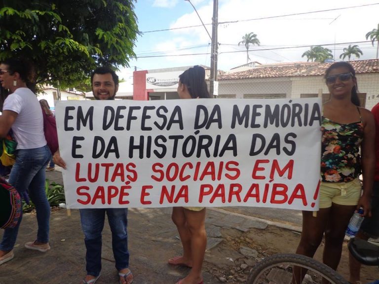 Movimentos repudiam homenagem a Bolsonaro