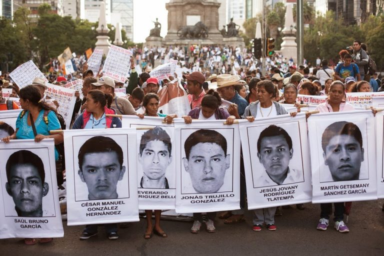 Governo do México protege traficantes e mata estudantes 