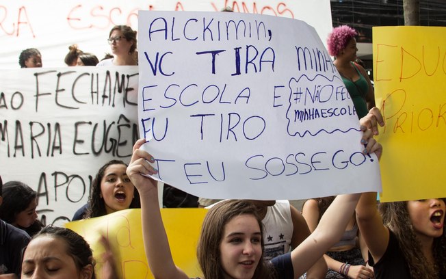 Com quase 70 escolas ocupadas, governo de São Paulo sente pressão do movimento em defesa da educação