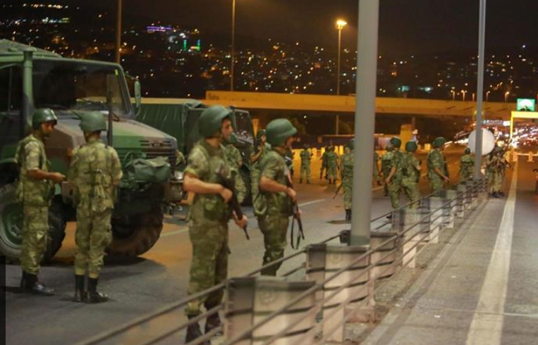 [AGORA] Militares dão golpe na Turquia e instalam lei marcial