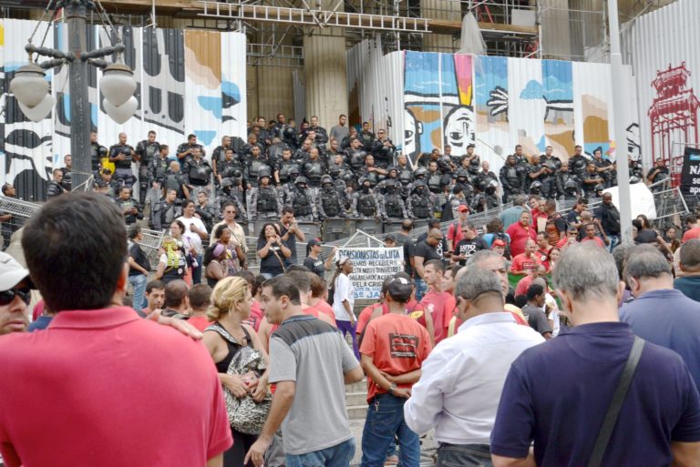 Servidores do Rio de Janeiro lutam contra pacote de maldades do Governo