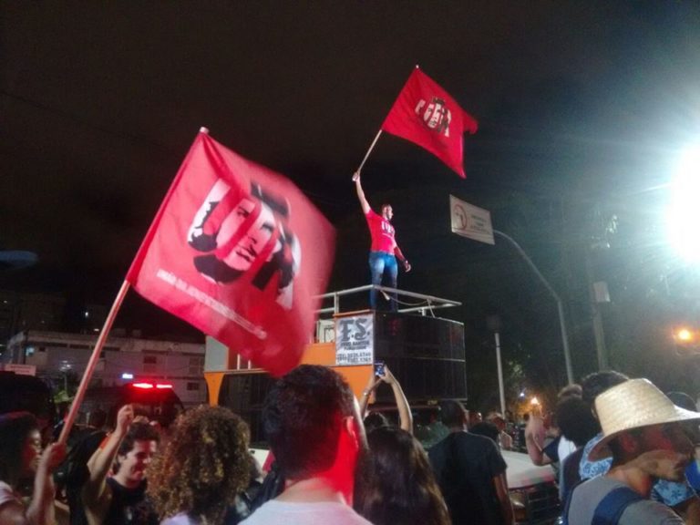 Juventude de Recife vai às ruas contra o aumento de passagens