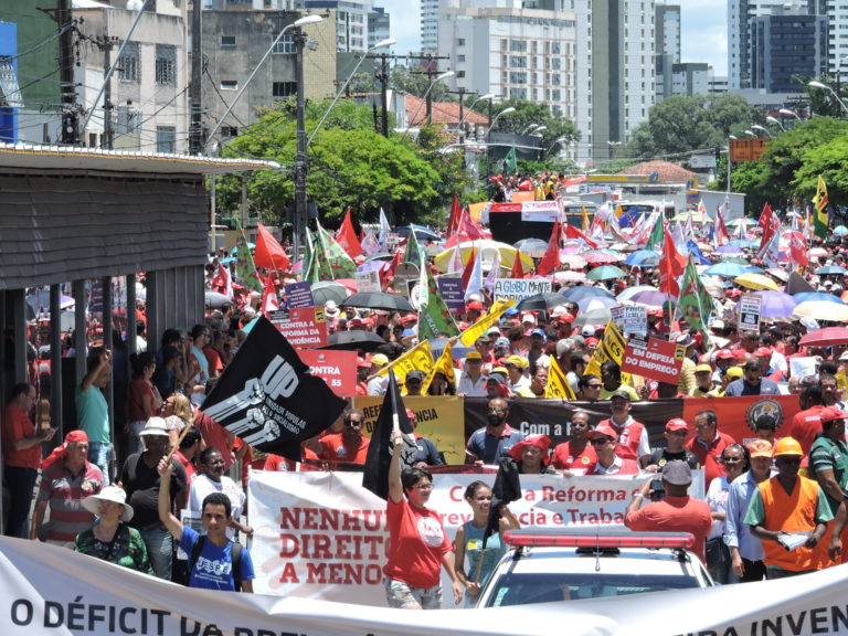 Trabalhadores convocam greve geral