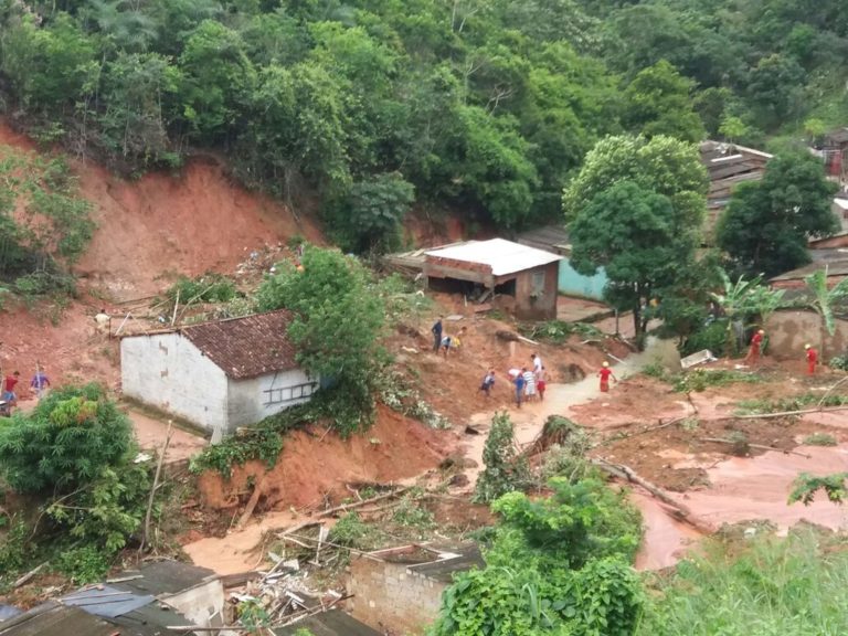 Chuvas deixam quatro mortos, desaparecidos e milhares de desalojados em Alagoas