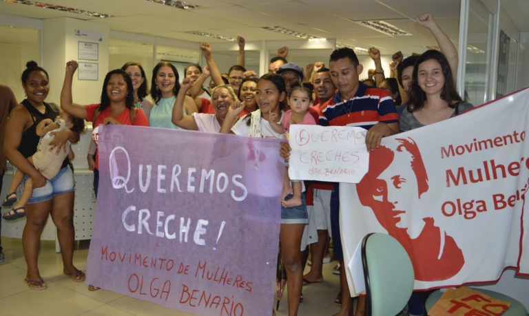 Mulheres ocupam a Secretaria de Educação de Fortaleza exigindo mais creches