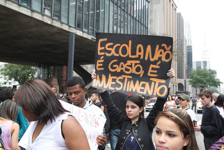 Secundaristas lutam contra privatização da Educação na Paraíba