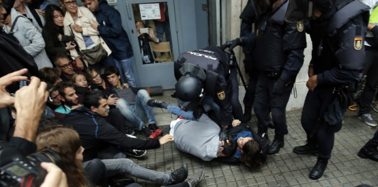 Governo da Espanha deixa 761 feridos em referendo na Catalunha