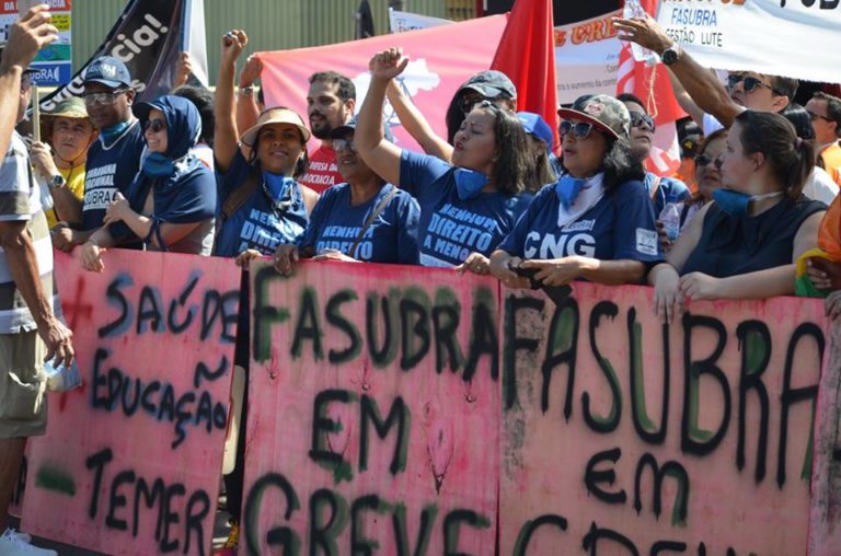 MLC participa de manifestações dos técnico-administrativos das Universidades em Brasília
