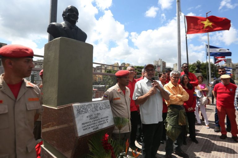 Busto de Lênin é inaugurado em Caracas