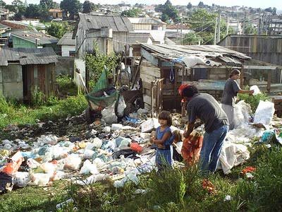 João Dória quer que pobres comam apenas restos de lixo