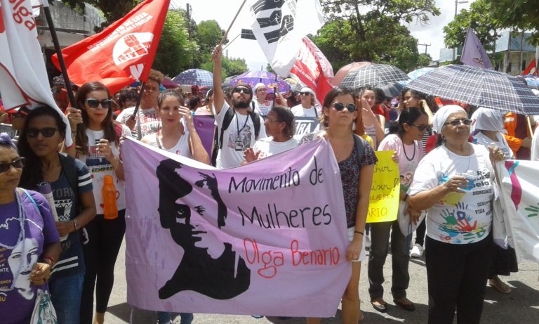 Mulheres ocupam a Casa da Mulher Brasileira no Ceará