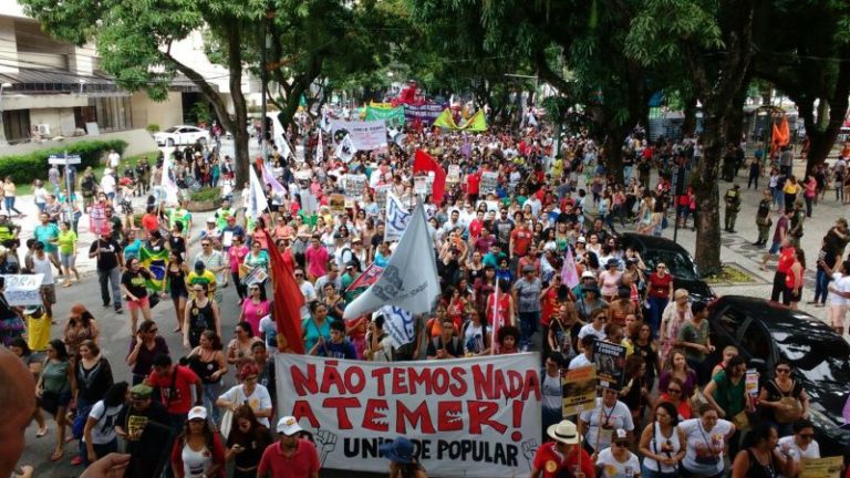 Prisão de Lula visa a aprofundar golpe contra trabalhadores