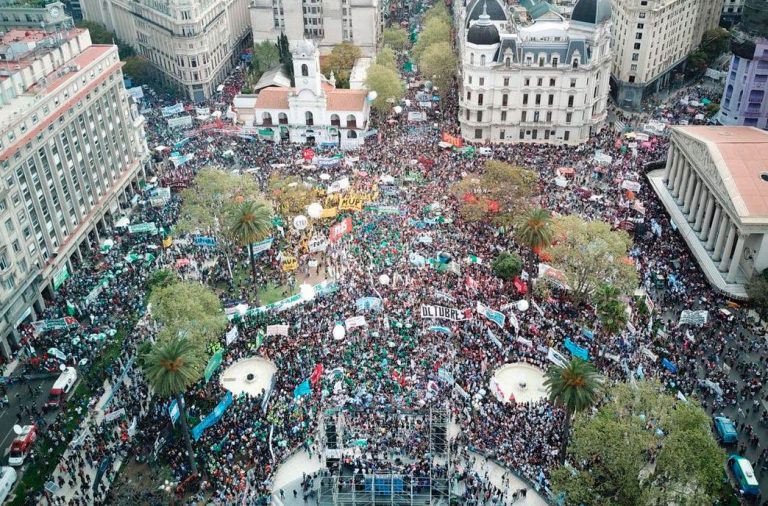 Greve geral na Argentina denuncia Macri