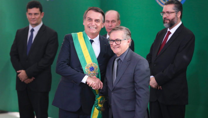 Governo Bolsonaro desrespeita eleição e nomeia segundo colocado para a direção do Instituto Nacional de Educação de Surdos
